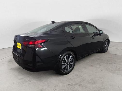 Black 2021 Nissan Versa 1.6 SV