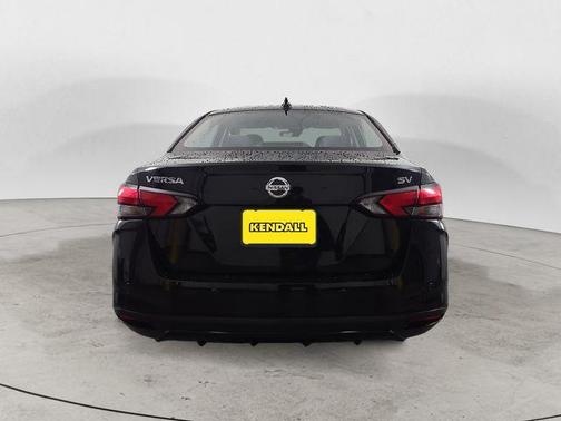 Black 2021 Nissan Versa 1.6 SV