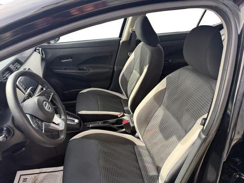 Black 2021 Nissan Versa 1.6 SV