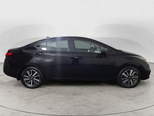 Black 2021 Nissan Versa 1.6 SV