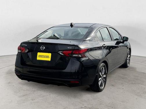 Black 2021 Nissan Versa 1.6 SV