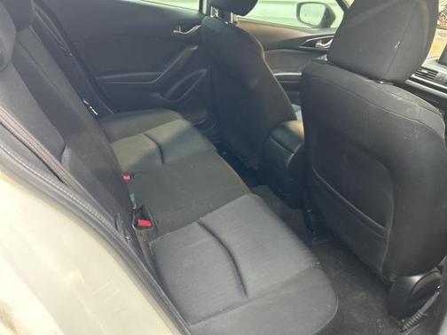 2015 Mazda Mazda3 i Sport