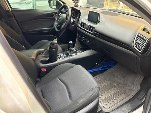 2015 Mazda Mazda3 i Sport