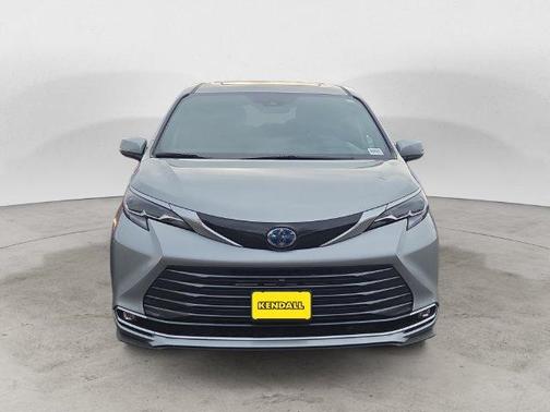 Celestial Silver Metallic 2025 Toyota Sienna Platinum 7 Passenger