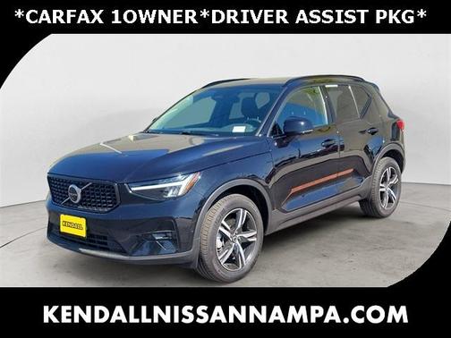 2023 Volvo XC40 B5 Plus Dark Theme