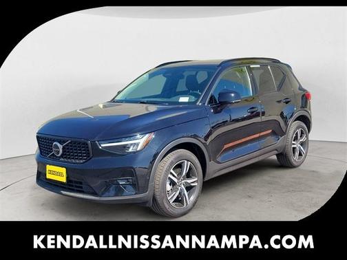 2023 Volvo XC40 B5 Plus Dark Theme