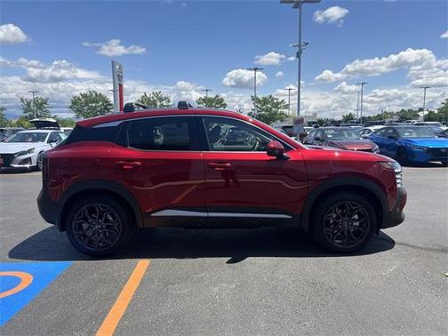 2025 Nissan Kicks SR