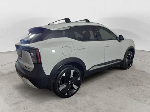Aspen White Tri 2025 Nissan Kicks SR