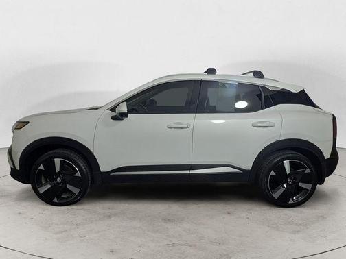 Aspen White Tri 2025 Nissan Kicks SR