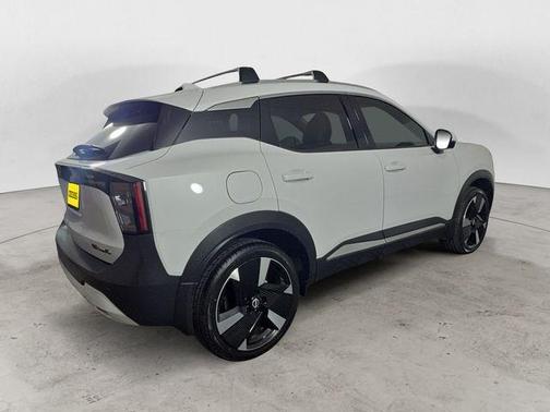 Aspen White Tri 2025 Nissan Kicks SR