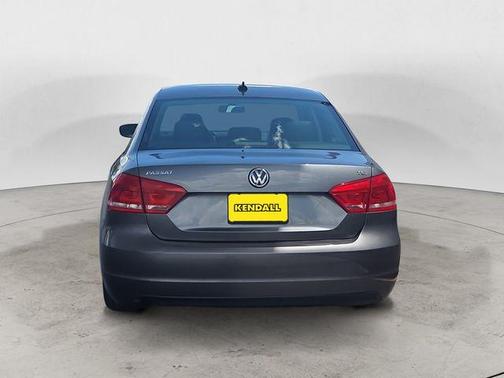 Reflex Silver Metallic 2014 Volkswagen Passat 1.8T Auto Wolfsburg Ed