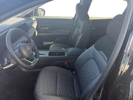 Super Black 2026 Nissan Kicks SV