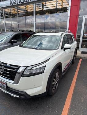 2023 Nissan Pathfinder Platinum