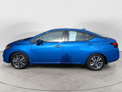 Electric Blue Metallic 2020 Nissan Versa 1.6 SV