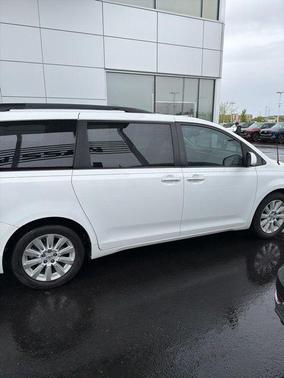 2013 Toyota Sienna XLE