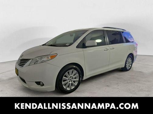 Super White 2013 Toyota Sienna XLE