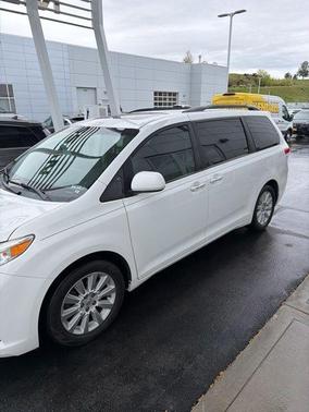 2013 Toyota Sienna XLE