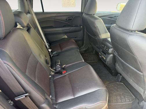 Lunar Silver Metallic 2024 Honda Passport Black Edition