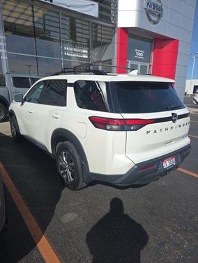 2024 Nissan Pathfinder SV