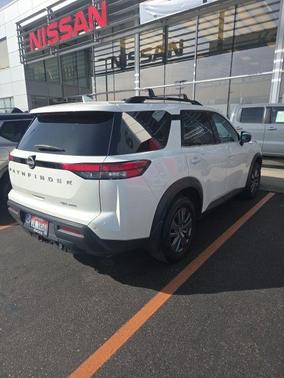 2024 Nissan Pathfinder SV