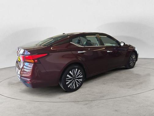 Garnet Pearl 2024 Nissan Altima 2.5 SV