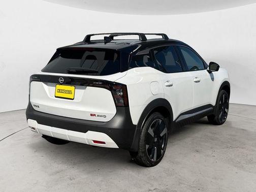 2t Wht Blk Roof 2026 Nissan Kicks SR