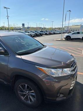 Predawn Gray Mica 2019 Toyota Highlander Hybrid XLE