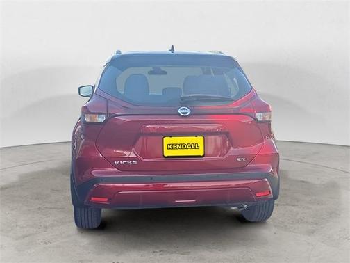 2021 Nissan Kicks SR
