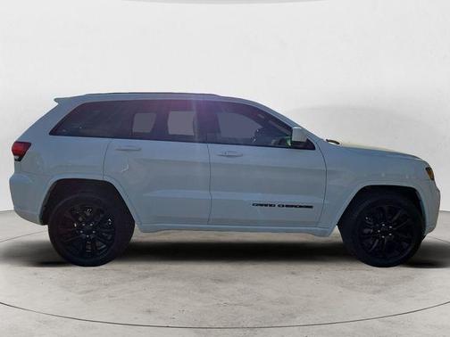 Bright White Clearcoat 2019 Jeep Grand Cherokee Altitude