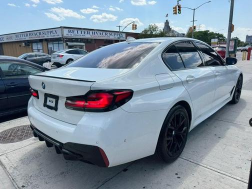White 2023 BMW 540 i