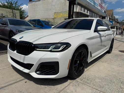 White 2023 BMW 540 i
