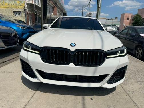 White 2023 BMW 540 i