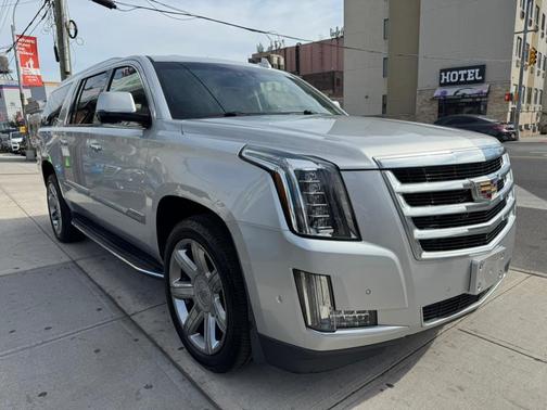 2018 Cadillac Escalade ESV Luxury
