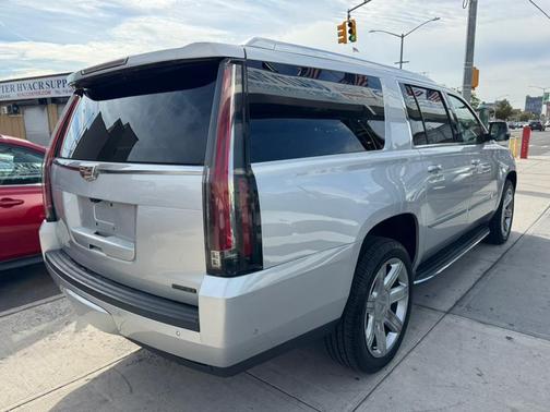 2018 Cadillac Escalade ESV Luxury