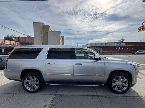 2018 Cadillac Escalade ESV Luxury