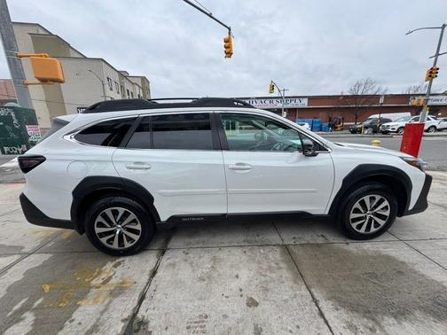 Crystal White Pearl 2023 Subaru Outback Premium