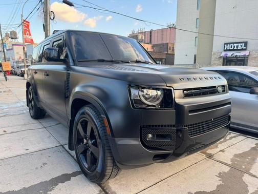 2023 Land Rover Defender SE