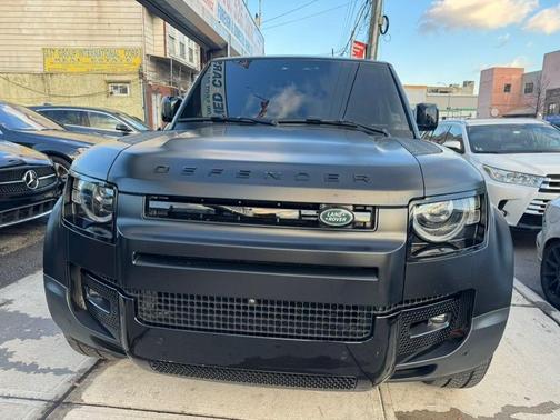 2023 Land Rover Defender SE