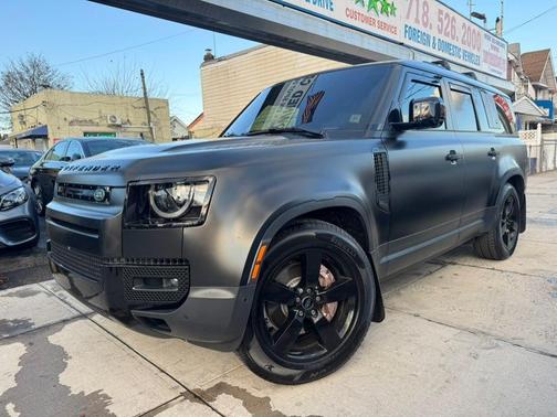 2023 Land Rover Defender SE