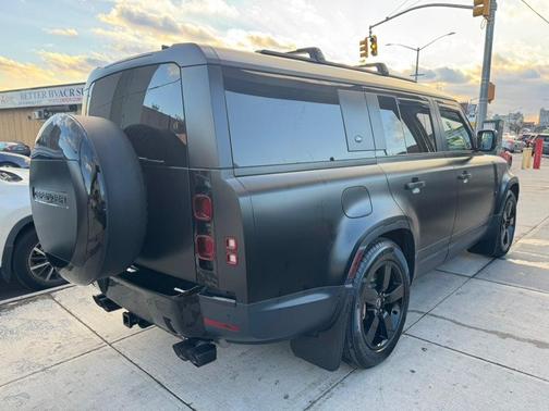 2023 Land Rover Defender SE