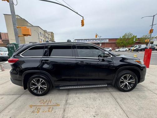 Black 2019 Toyota Highlander LE Plus
