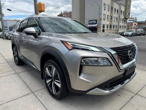 Champagne Silver 2023 Nissan Rogue Platinum