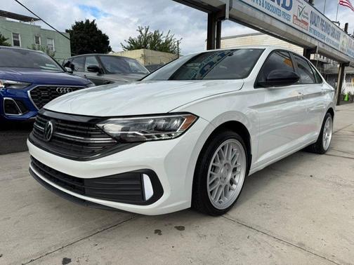 Pure White 2023 Volkswagen Jetta 1.5T Sport