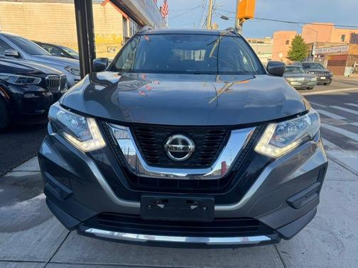 Gun Metallic 2019 Nissan Rogue SV