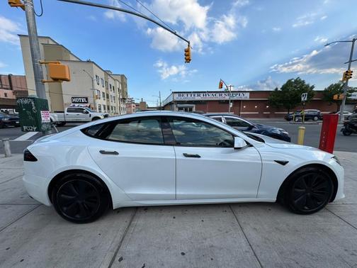 2022 Tesla Model S Plaid