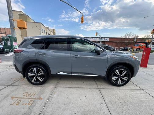Boulder Gray Pearl 2023 Nissan Rogue SL