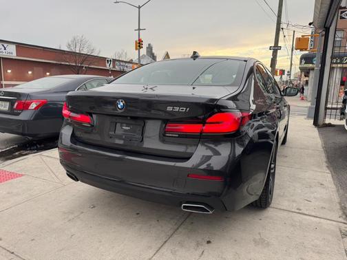 2022 BMW 530 i