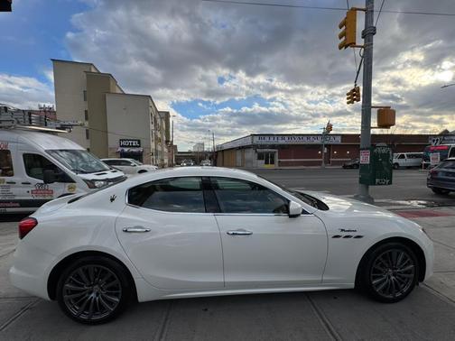 2022 Maserati Ghibli Modena Q4