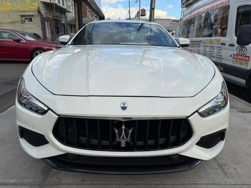 2022 Maserati Ghibli Modena Q4