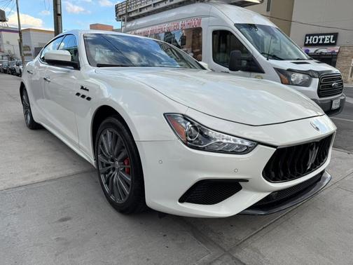 2022 Maserati Ghibli Modena Q4